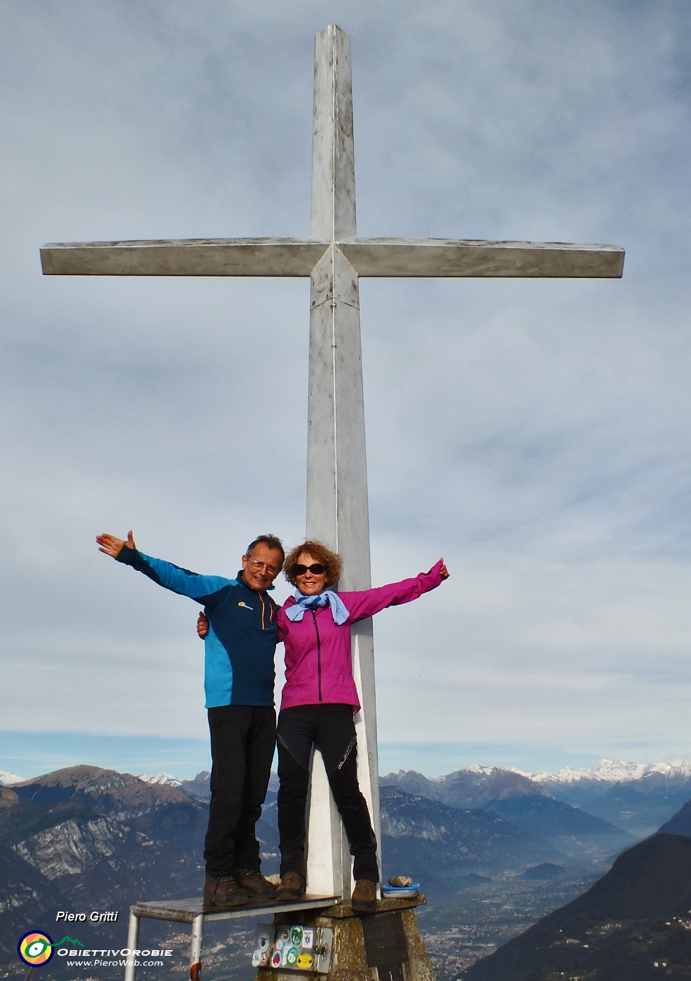 65 Croce di vetta della Corna Trentapassi (1280 m).JPG